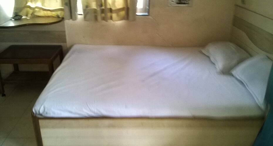 Hotel Vijay Palace Guest House, Surat 2